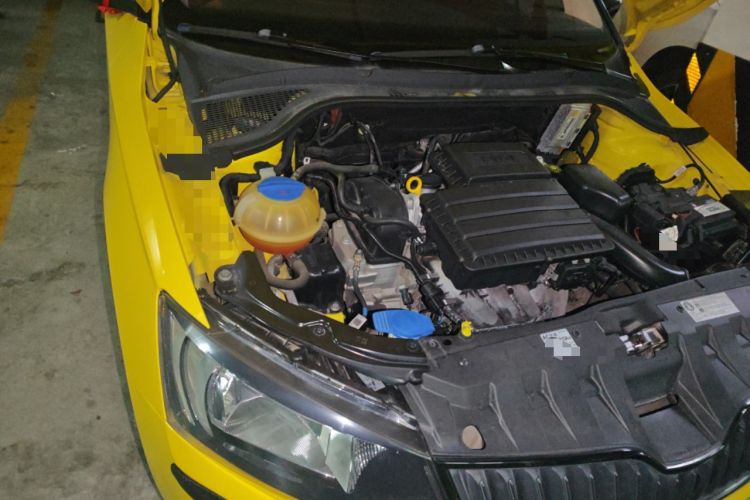 Used Skoda Fabia 2015 1.6L Automatic Sport Edition Engine Bay Right