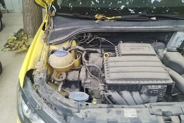 Used Skoda Fabia 2015 1.6L Automatic Chuanxing Edition Engine Bay Right
