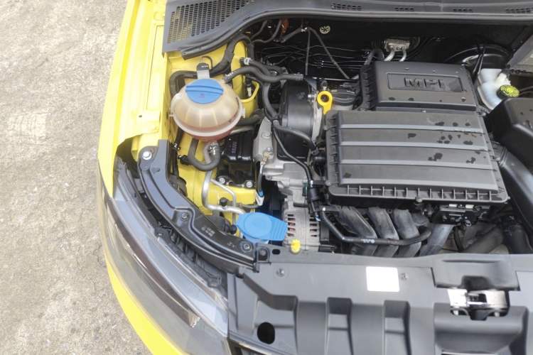 Used Skoda Fabia 2015 1.6L Automatic Sport Edition Engine Bay Right
