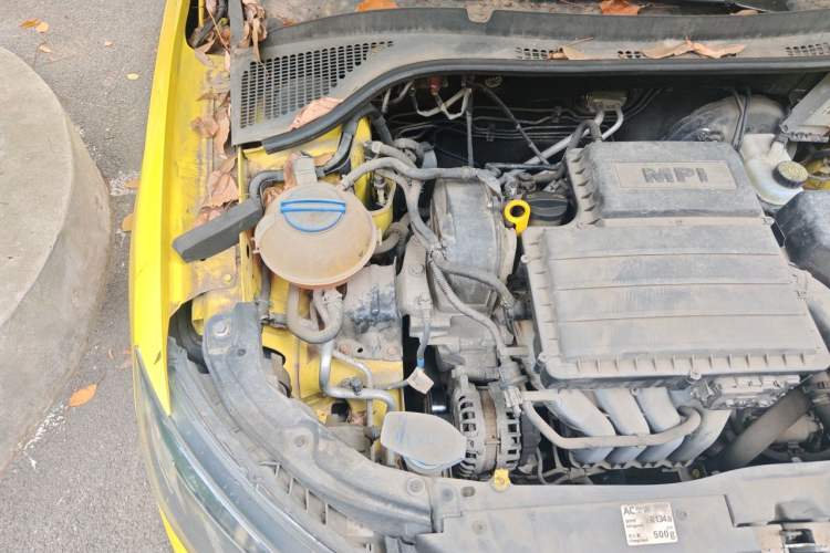 Used Skoda Fabia 2015 1.6L Automatic Smart Drive Edition Engine Bay Right