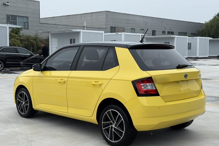 Used Skoda Fabia 2015 1.6L Automatic Sport Edition Exterior 11