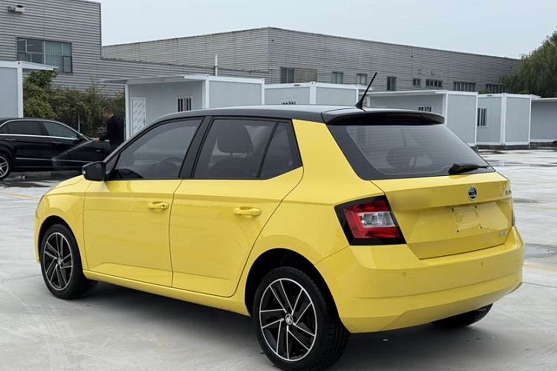 Used Skoda Fabia 2015 1.6L Automatic Sport Edition Exterior 11