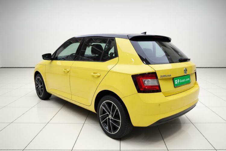 Used Skoda Fabia 2015 1.6L Automatic Sport Edition Exterior 2