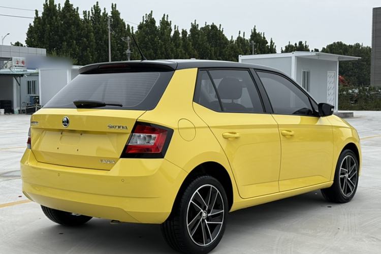 Used Skoda Fabia 2015 1.6L Automatic Sport Edition Exterior 2