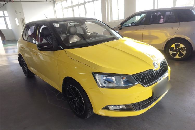 Used Skoda Fabia 2015 1.6L Automatic Sport Edition Exterior 2