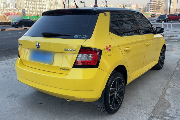 Used Skoda Fabia 2015 1.6L Automatic Sport Edition Exterior 3