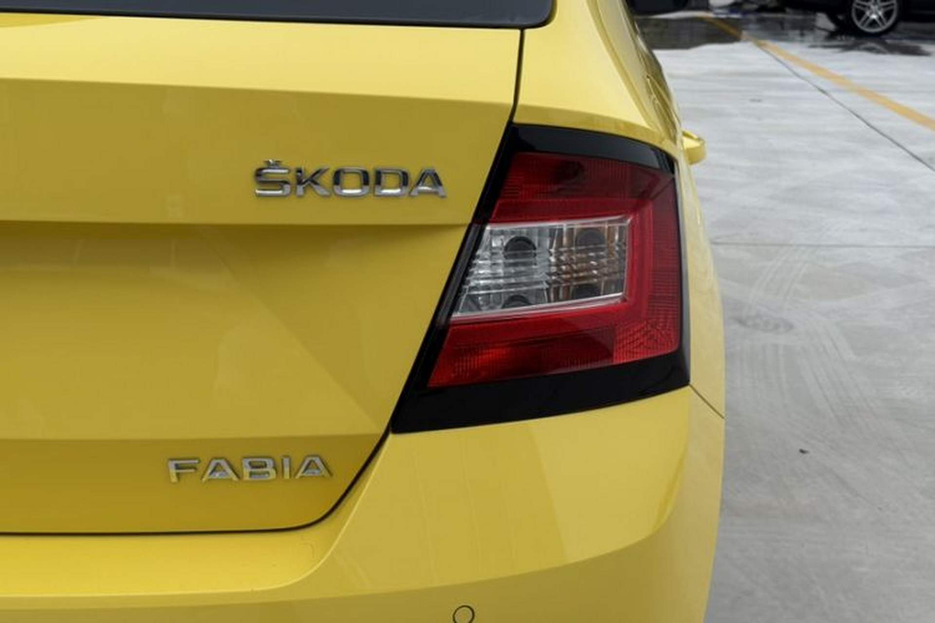 Used Skoda Fabia 2015 1.6L Automatic Sport Edition Exterior 3