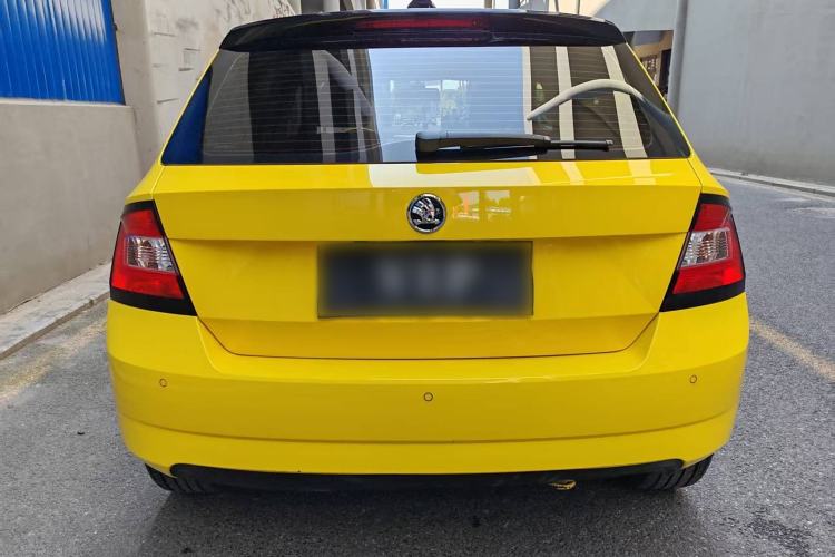 Used Skoda Fabia 2015 1.6L Automatic Sport Edition Exterior 3