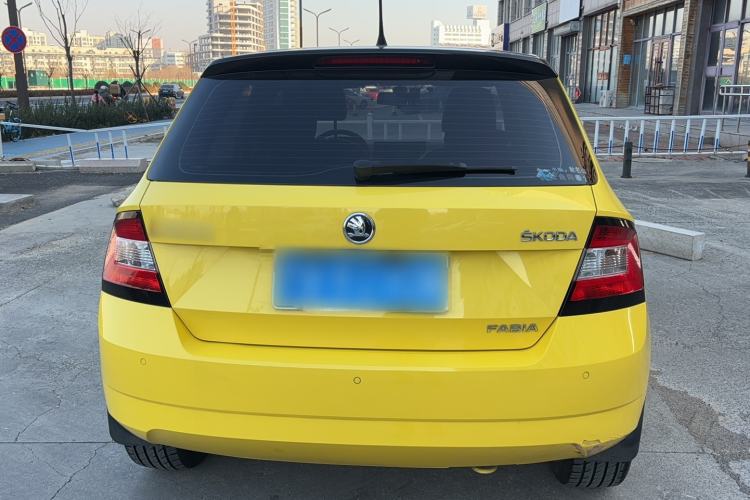 Used Skoda Fabia 2015 1.6L Automatic Sport Edition Exterior 4