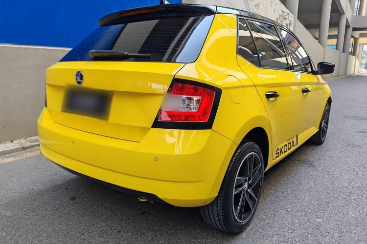 Used Skoda Fabia 2015 1.6L Automatic Sport Edition Exterior 4