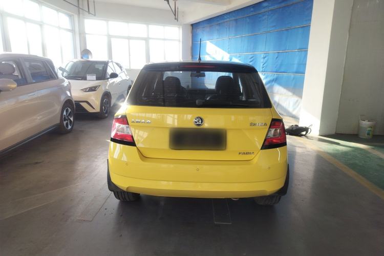 Used Skoda Fabia 2015 1.6L Automatic Sport Edition Exterior 4