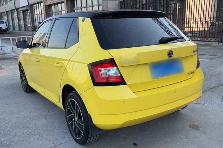 Used Skoda Fabia 2015 1.6L Automatic Sport Edition Exterior 5