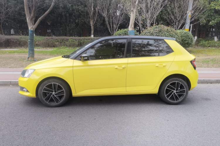 Used Skoda Fabia 2015 1.6L Automatic Sport Edition Exterior 5