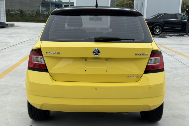 Used Skoda Fabia 2015 1.6L Automatic Sport Edition Exterior 5