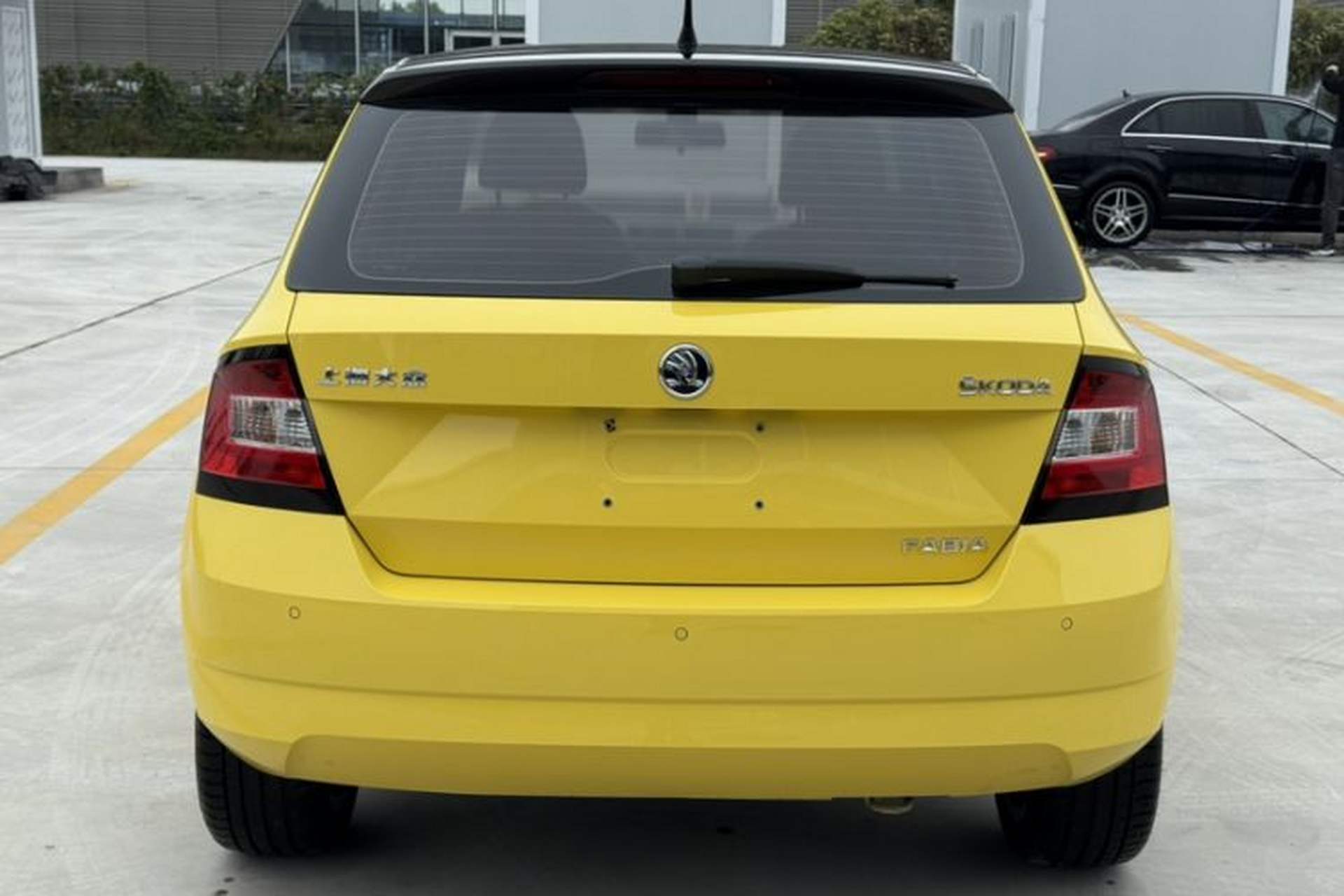 Used Skoda Fabia 2015 1.6L Automatic Sport Edition Exterior 5