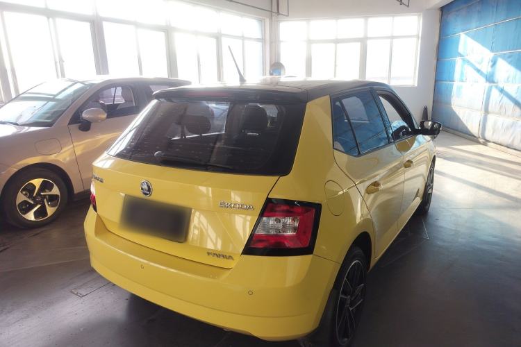 Used Skoda Fabia 2015 1.6L Automatic Sport Edition Exterior 5