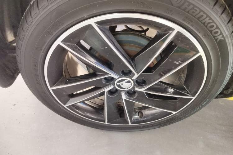Used Skoda Fabia 2015 1.6L Automatic Sport Edition Exterior 8