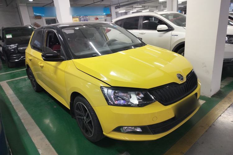 Used Skoda Fabia 2015 1.6L Automatic Sport Edition Front Right 45 Deg