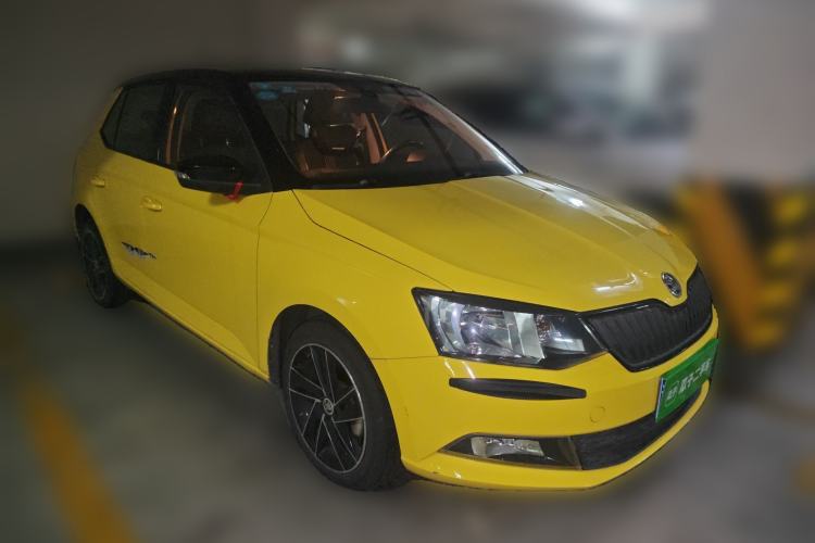 Used Skoda Fabia 2015 1.6L Automatic Sport Edition Front Right 45 Deg
