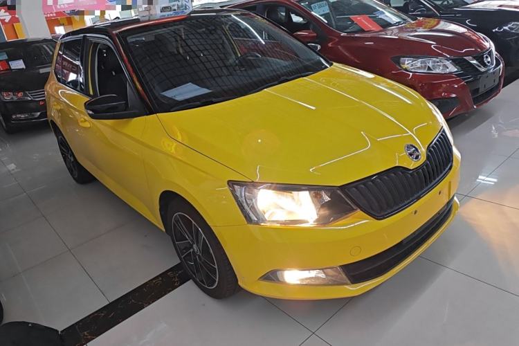 Used Skoda Fabia 2015 1.6L Automatic Sport Edition Front Right 45 Deg