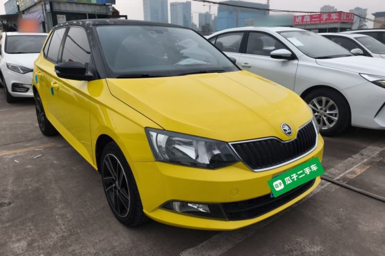 Used Skoda Fabia 2015 1.6L Automatic Sport Edition Front Right 45 Deg