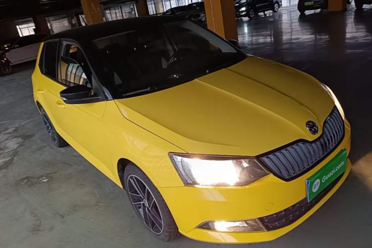 Used Skoda Fabia 2015 1.6L Automatic Sport Edition Front Right 45 Deg