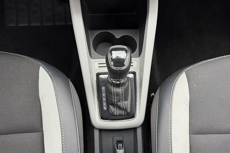 Used Skoda Fabia 2015 1.6L Automatic Sport Edition Gear Lever