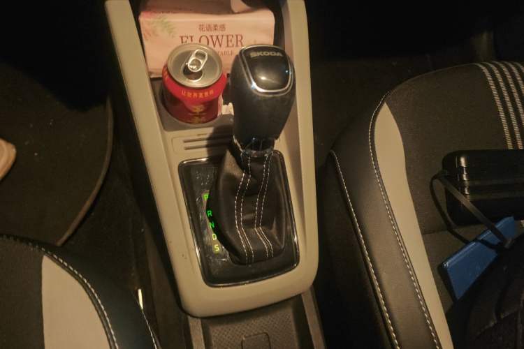 Used Skoda Fabia 2015 1.6L Automatic Sport Edition Gear Lever