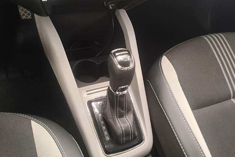 Used Skoda Fabia 2015 1.6L Automatic Chuanxing Edition Gear Lever