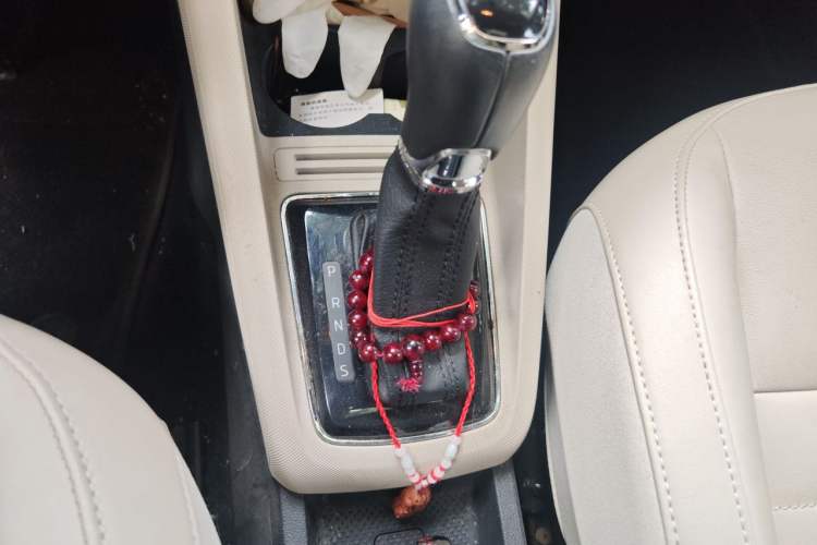 Used Skoda Fabia 2015 1.6L Automatic Smart Drive Edition Gear Lever