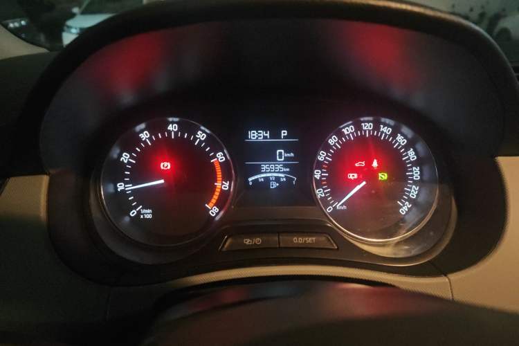Used Skoda Fabia 2015 1.6L Automatic Sport Edition Instrument Cluster