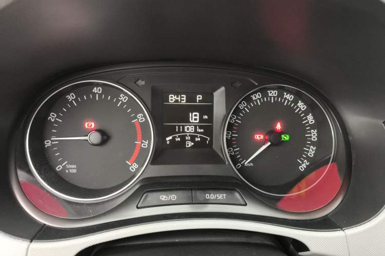 Used Skoda Fabia 2015 1.6L Automatic Sport Edition Instrument Cluster