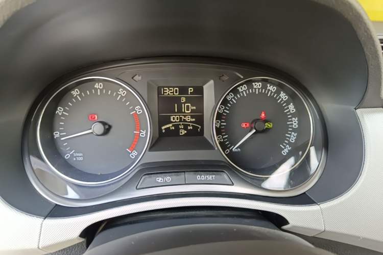 Used Skoda Fabia 2015 1.6L Automatic Sport Edition Instrument Cluster