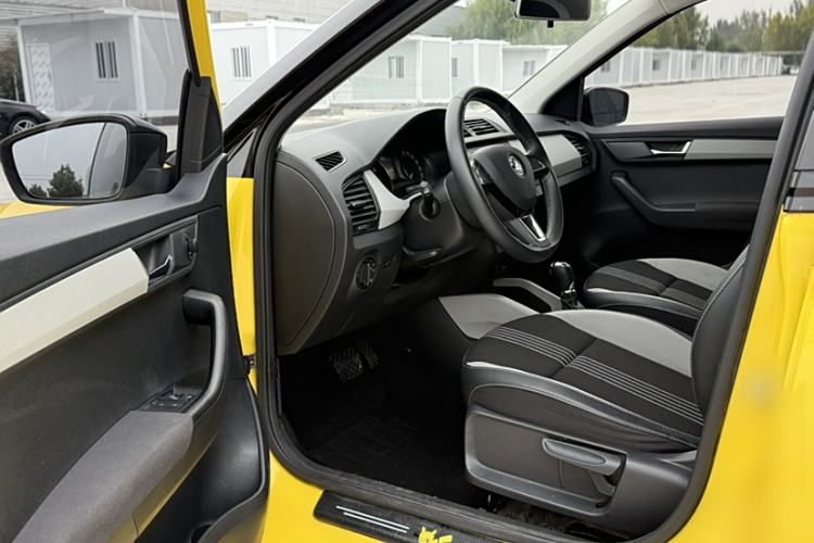 Used Skoda Fabia 2015 1.6L Automatic Sport Edition Interior 2