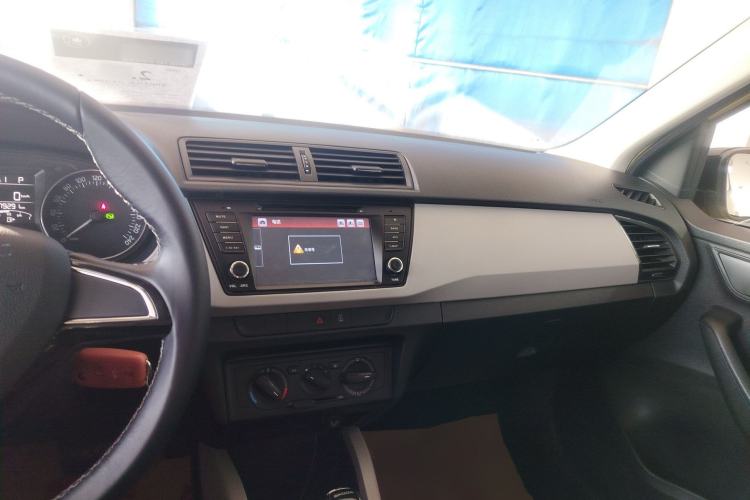 Used Skoda Fabia 2015 1.6L Automatic Sport Edition Interior 2