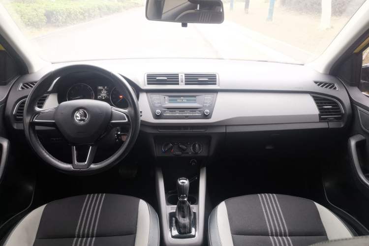Used Skoda Fabia 2015 1.6L Automatic Sport Edition Interior 4