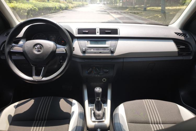 Used Skoda Fabia 2015 1.6L Automatic Sport Edition Interior 4