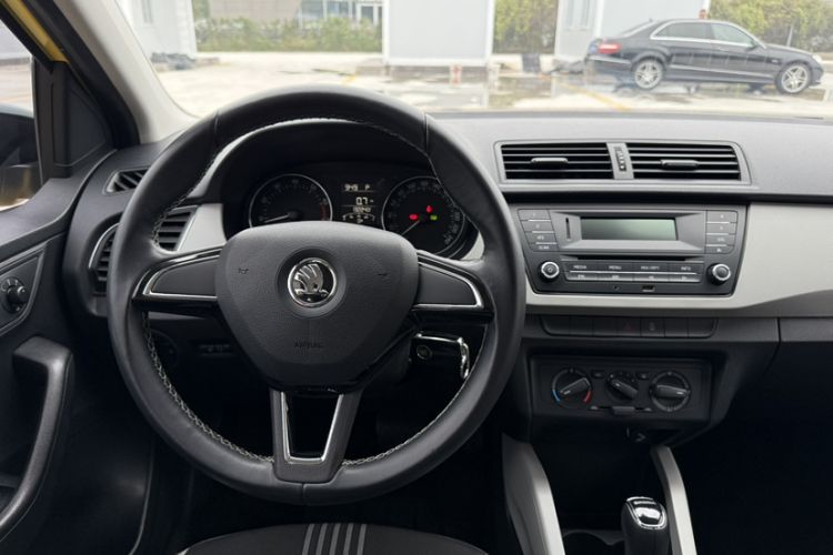 Used Skoda Fabia 2015 1.6L Automatic Sport Edition Interior 5