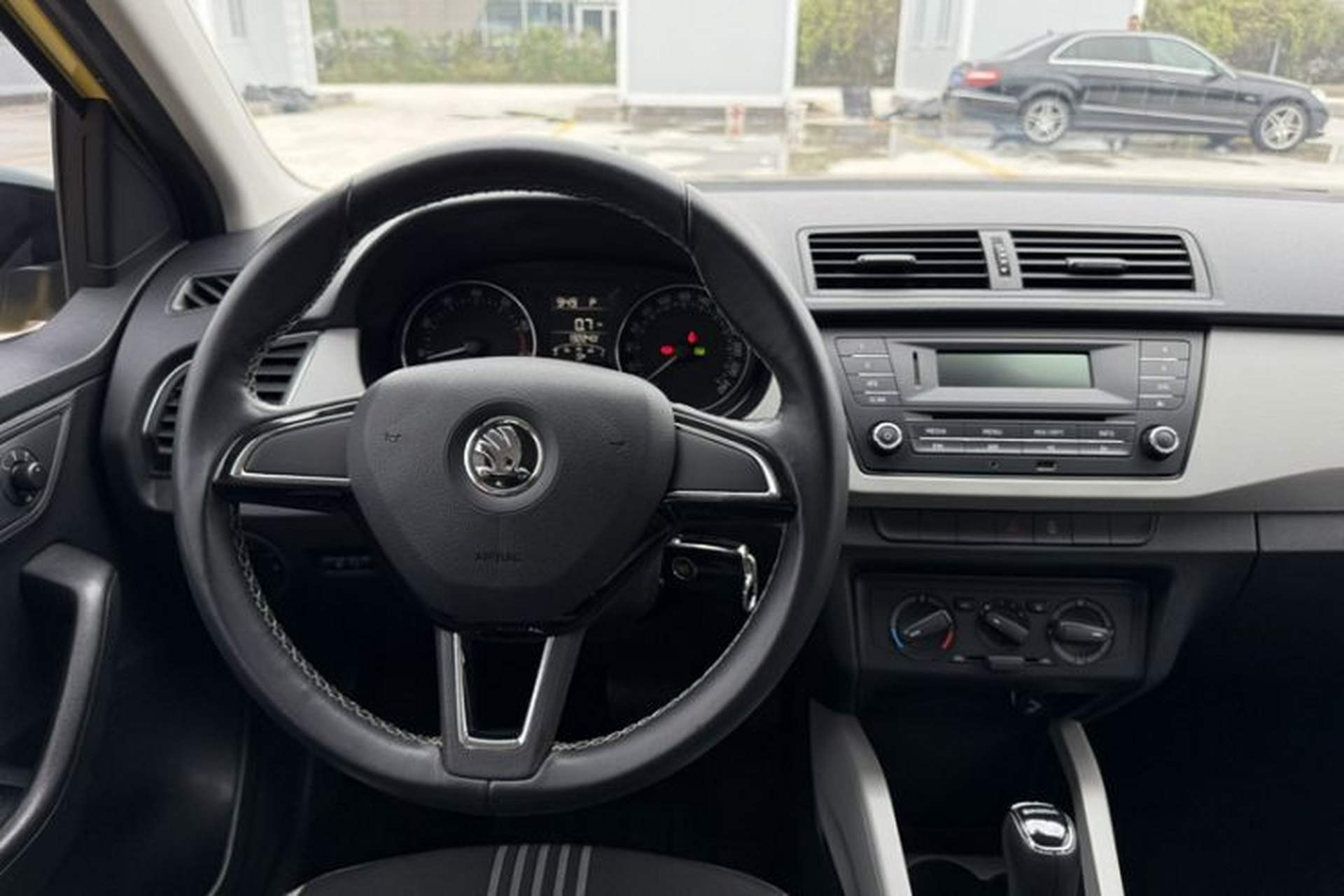 Used Skoda Fabia 2015 1.6L Automatic Sport Edition Interior 5