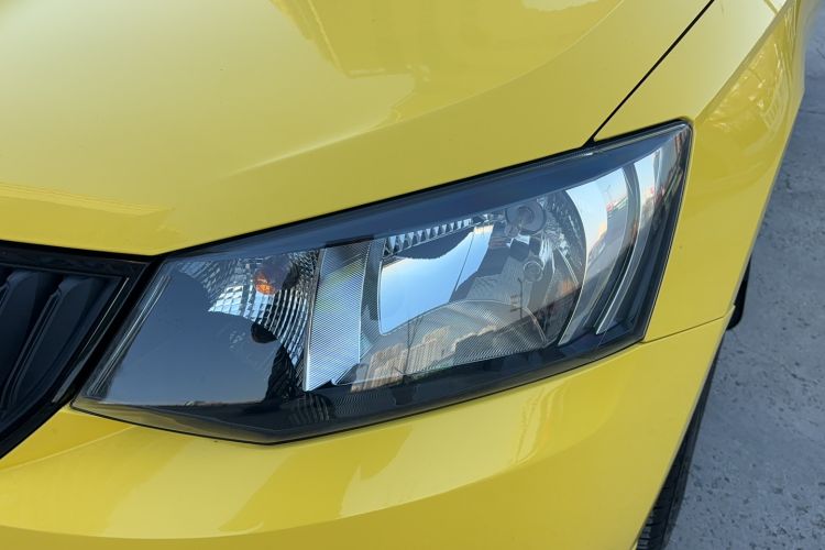 Used Skoda Fabia 2015 1.6L Automatic Sport Edition Left Front Headlight
