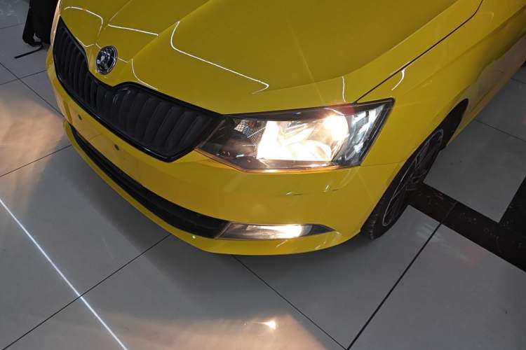 Used Skoda Fabia 2015 1.6L Automatic Sport Edition Left Front Headlight
