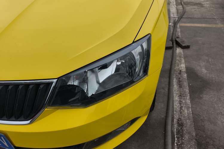 Used Skoda Fabia 2015 1.6L Automatic Sport Edition Left Front Headlight