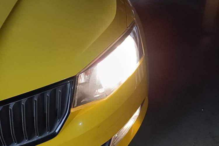 Used Skoda Fabia 2015 1.6L Automatic Sport Edition Left Front Headlight