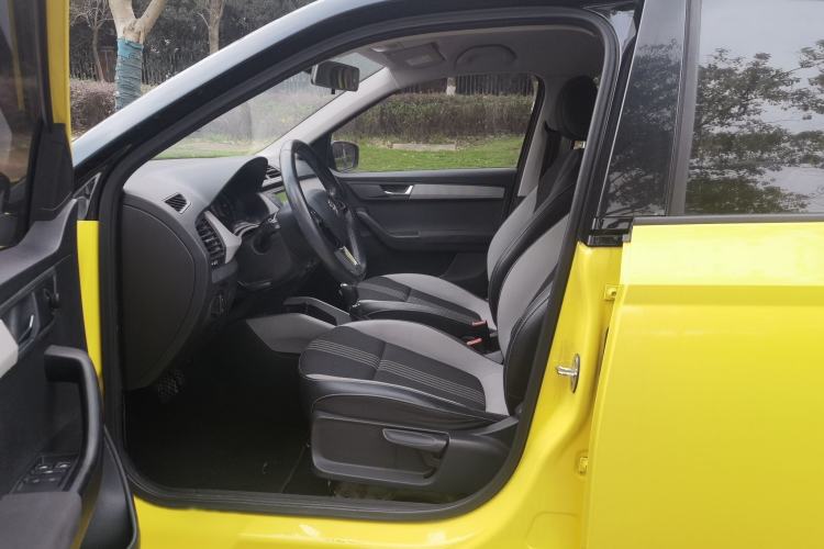 Used Skoda Fabia 2015 1.6L Automatic Sport Edition Left Front Seat
