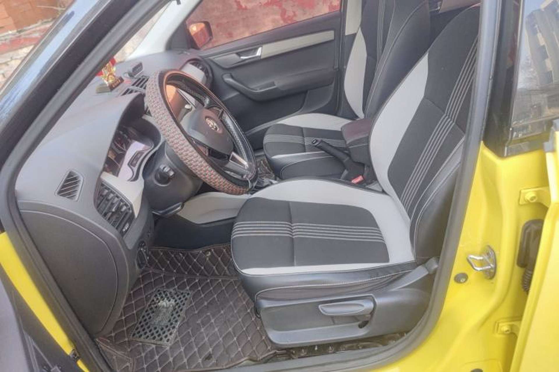 Used Skoda Fabia 2015 1.6L Automatic Sport Edition Left Front Seat