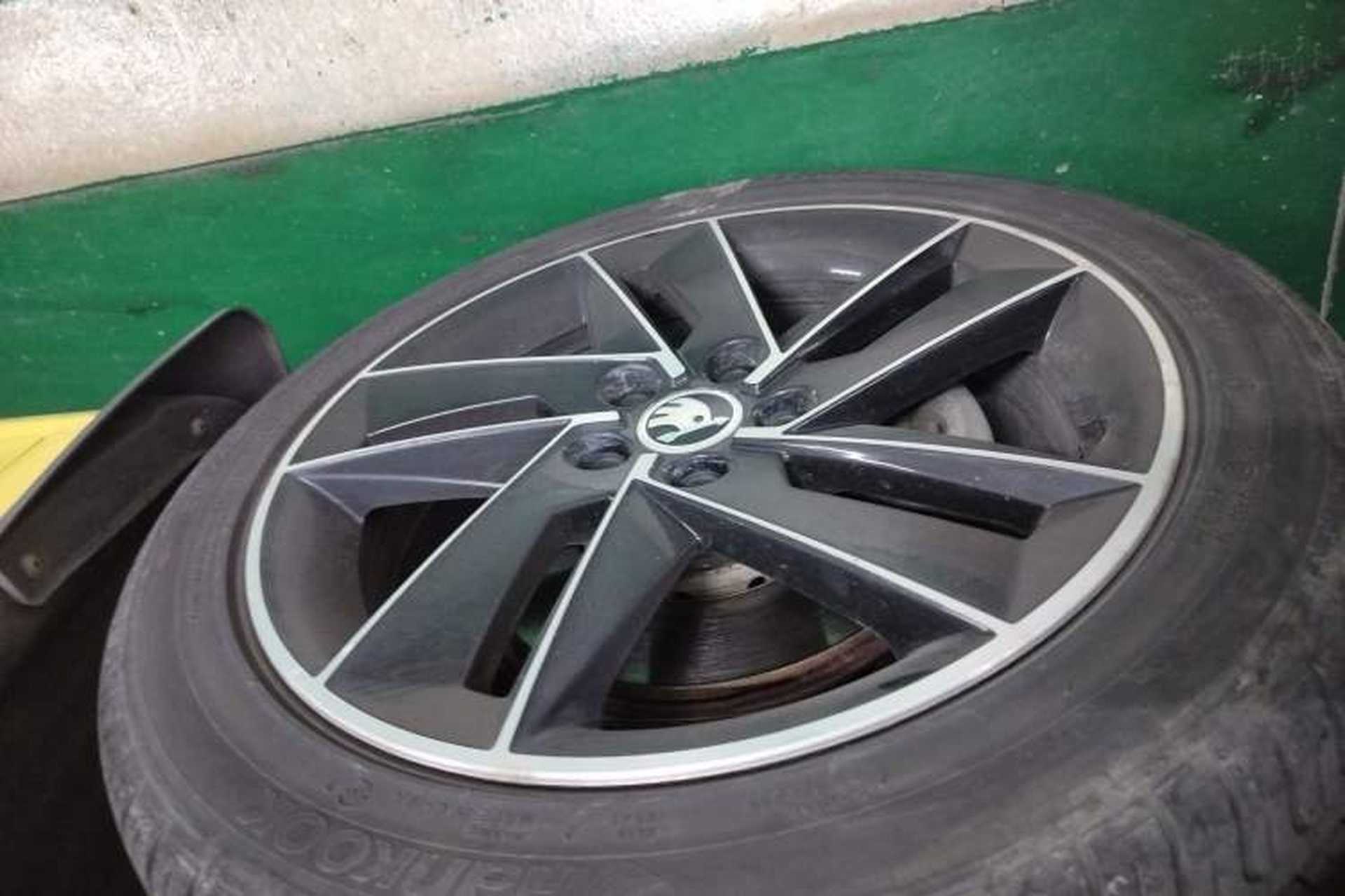 Used Skoda Fabia 2015 1.6L Automatic Sport Edition Left Front Wheel Hub