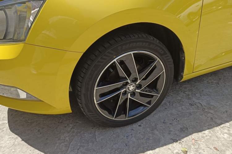 Used Skoda Fabia 2015 1.6L Automatic Sport Edition Left Front Wheel Hub