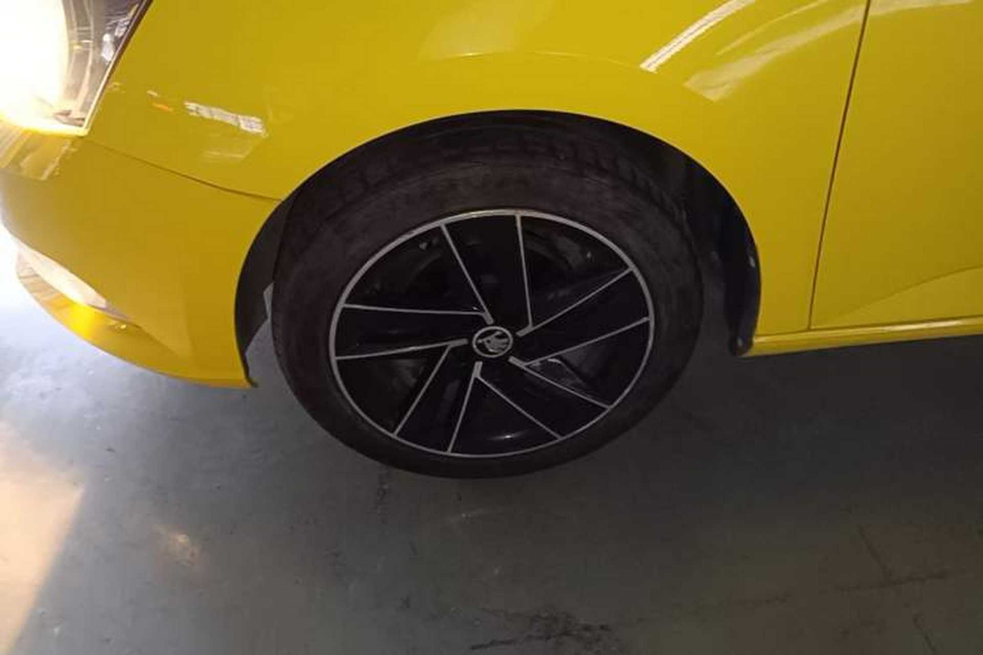 Used Skoda Fabia 2015 1.6L Automatic Sport Edition Left Front Wheel Hub