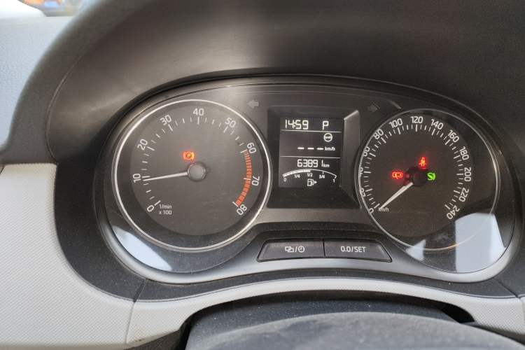 Used Skoda Fabia 2015 1.6L Automatic Sport Edition Odometer Close Up