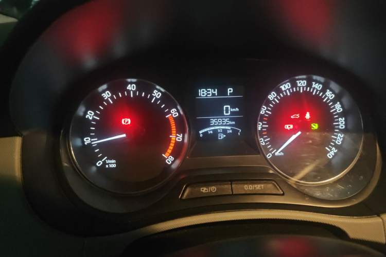 Used Skoda Fabia 2015 1.6L Automatic Sport Edition Odometer Close Up